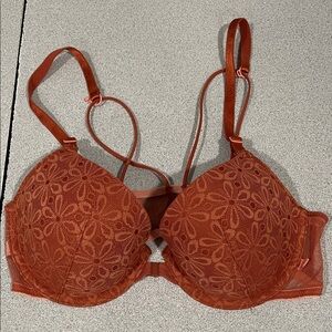 Victoria's Secret Floral Lace Bra in Rust Underwires.